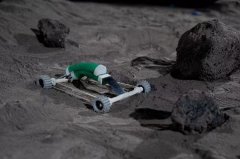 “升级”月球车 00后大学生提出月球腾跃